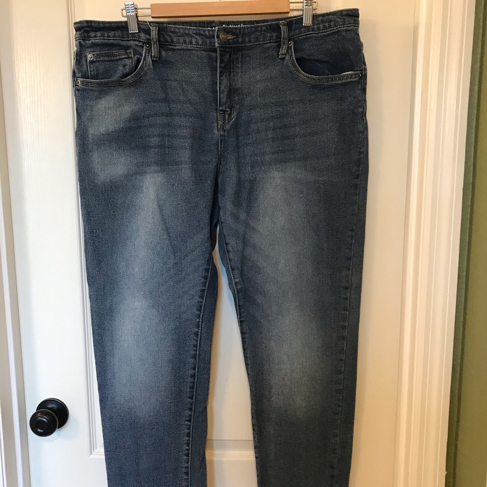 Cropped boyfriend jeans